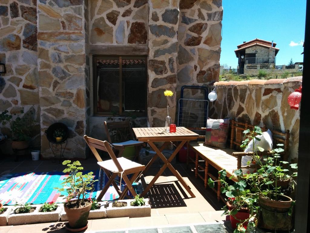 Hostal Refugio De Gredos Navarredonda Exterior foto
