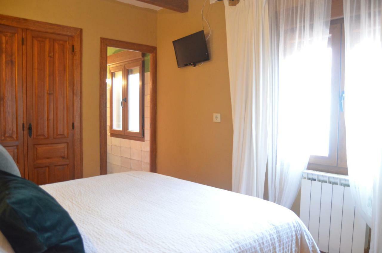 Hostal Refugio De Gredos Navarredonda Habitación foto
